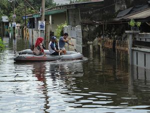 300 Warga di Makassar Mengungsi Imbas Banjir