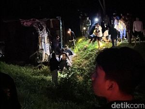 Bus Study Tour SMAN 1 Sidoarjo Kecelakaan di Tol Ngawi, 2 Orang Tewas Bus Study Tour SMAN 1 Sidoarjo Kecelakaan di Tol Ngawi, 2 Orang Tewas