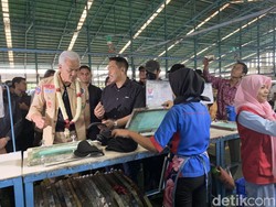 Ganjar Bangga Sepatu Brand Luar Negeri Diproduksi di Ngawi