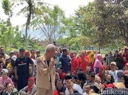 Ganjar Minta Relawan di Madiun Ajak Masyarakat Nonton Debat Cawapres