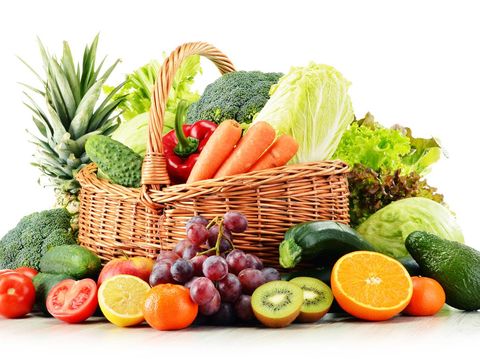 Ilustrasi buah dan sayur, makanan nan bisa menjaga kebersiha serta kesehatan organ intim.
