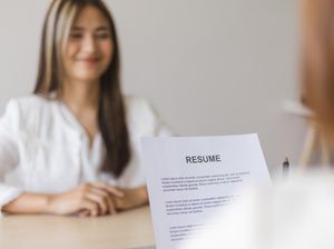 Respons Warga soal Syarat Usia dan Good Looking Dihapus untuk Lamar Kerja Respons Warga soal Syarat Usia dan Good Looking Dihapus untuk Lamar Kerja