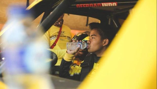Jhony Saputra