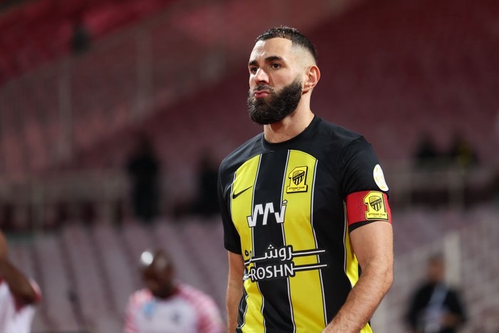 MECCA, SAUDI ARABIA - DECEMBER 23: Karim Benzema of Al Ittihad looks on prior the Saudi Pro League match between Al-Ittihad and Al-Raed at King Abdul Aziz Stadium on December 23, 2023 in Mecca, Saudi Arabia. (Photo by Yasser Bakhsh/Getty Images)