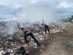 Muncul Gas Metan, TPA Jungut Batu Nusa Penida Kembali Kebakaran