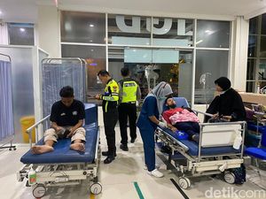 Kecelakaan Bus SMAN 1 Sidoarjo di Tol Ngawi: 1 Korban Meninggal, 23 Luka Kecelakaan Bus SMAN 1 Sidoarjo di Tol Ngawi: 1 Korban Meninggal, 23 Luka