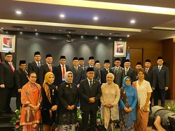 Lantik Anggota BPKN, Zulhas Harap Profesionalitas Lindungi Konsumen