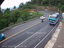 Lalin Jalan Wonosari Sore Ini Lancar, Waspada Jalan Basah!