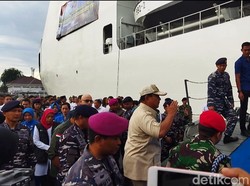 Menhan Prabowo Lepas KRI dr Radjiman Kirim Bantuan Kemanusiaan ke Gaza