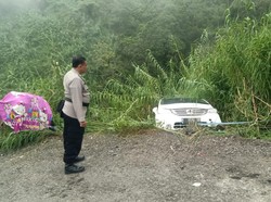 Viral Mobil Terperosok Jurang di Tanjakan Sikarim Dieng, Ini Kata Polisi