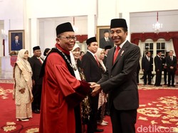 Ucap Sumpah di Hadapan Jokowi, Arsul Sani Resmi Jadi Hakim MK