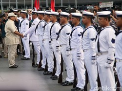 Menhan Prabowo Ingatkan KRI dr Radjiman untuk Waspada di Laut Merah