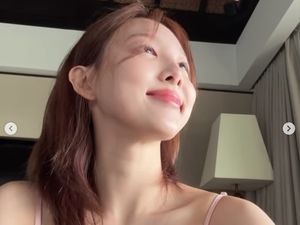7 Gaya Nayeon TWICE Diam-diam Liburan ke Bali, Fans: Gak Bikin KTP Aja?