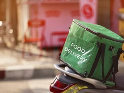 Keren! Pengantar Makanan Berhasil Kumpulkan Rp 2,1 M dalam 3 Tahun