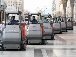 Saudi Sucikan Masjid Nabawi Pakai 81.000 Liter Pembersih Per Hari Saudi Sucikan Masjid Nabawi Pakai 81.000 Liter Pembersih Per Hari