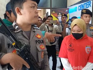 Seakan Tak Ada Dosa, Fitria Masih TikTok-an Usai Bunuh Ibu Muda di Sampang Seakan Tak Ada Dosa, Fitria Masih TikTok-an Usai Bunuh Ibu Muda di Sampang