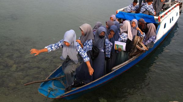 Potret Penyeberangan Gratis Siswa Sekolah di Kabupaten Muna Sulteng Potret Penyeberangan Gratis Siswa Sekolah di Kabupaten Muna Sulteng
