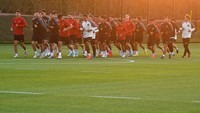 Sejumlah pesepak bola timnas Indonesia melakukan latihan di Lapangan Al Egla 2, Usail, Qatar, Rabu (17/1/2024).