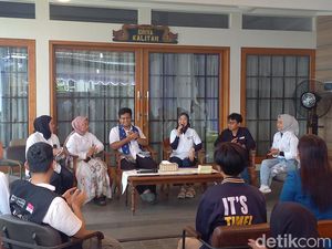Mikail Baswedan Temui Milenial di Solo, Bahas Seniman hingga Pinjol Mikail Baswedan Temui Milenial di Solo, Bahas Seniman hingga Pinjol