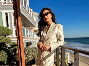 8 Foto Raline Shah Kondangan ke Malibu, Penampilan Bak Sosialita Curi Atensi 8 Foto Raline Shah Kondangan ke Malibu, Penampilan Bak Sosialita Curi Atensi
