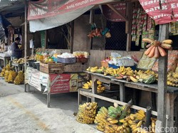 Pedagang Pasar Darurat Joglo Keluhkan Sepi Imbas 2 Jalan Ditutup