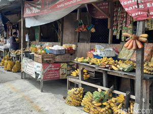 Pedagang Pasar Darurat Joglo Keluhkan Sepi Imbas 2 Jalan Ditutup Pedagang Pasar Darurat Joglo Keluhkan Sepi Imbas 2 Jalan Ditutup