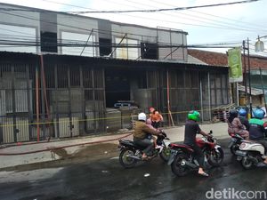 Api Muncul Lagi di Toko Material yang Terbakar Tewaskan 3 Pegawai Api Muncul Lagi di Toko Material yang Terbakar Tewaskan 3 Pegawai