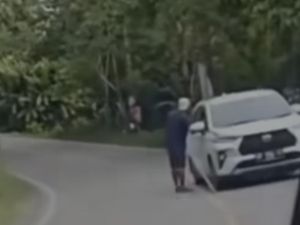 Viral Pria Diduga Palak Pengendara di Jalan Poros Siwa Wajo, Polisi Selidiki