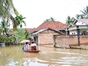 Banjir Genangi 133 Sekolah di Muaro Jambi-Sarolangun, Siswa Belajar Daring Banjir Genangi 133 Sekolah di Muaro Jambi-Sarolangun, Siswa Belajar Daring