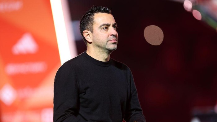 RIYADH, SAUDI ARABIA - JANUARY 14: Xavi, Head Coach of FC Barcelona, looks on with his runners-up medal after the teams defeat in the Super Copa de España Final match between Real Madrid and FC Barcelona on January 14, 2024 in Riyadh, Saudi Arabia. (Photo by Yasser Bakhsh/Getty Images)