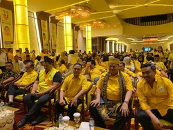 Pimpin Yel-yel di Hadapan Kader, Airlangga: Sekali Putaran, Hindari Kata Satu