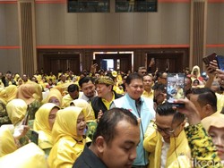 Targetkan 26 Kursi DPR RI, Airlangga Ingin Ulang Kejayaan Golkar di Jabar