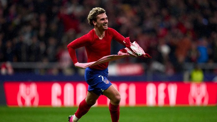 MADRID, SPAIN - JANUARY 18: Antoine Griezmann of Atletico de Madrid celebrates after scoring his teams third goal during Copa del Rey match between Atletico Madrid and Real Madrid CF at Civitas Metropolitano Stadium on January 18, 2024 in Madrid, Spain. (Photo by Diego Souto/Getty Images)