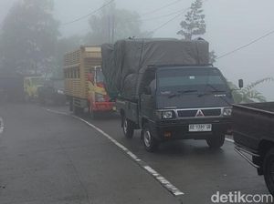 Longsor Lumpuhkan Jalur Boyolali-Magelang, Antrean Kendaraan Mengular Longsor Lumpuhkan Jalur Boyolali-Magelang, Antrean Kendaraan Mengular