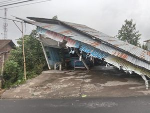 7 Rumah Rusak Diterjang Angin Kencang di Kaliangkrik Magelang