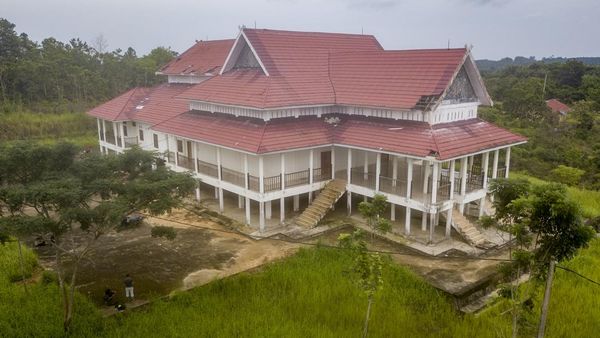 Bangunan Terbengkalai di Tanjung Jabung Barat