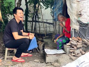 Pesan Sederhana Bunadi dari Situbondo untuk Calon Wakil Rakyat: Amanahlah Pesan Sederhana Bunadi dari Situbondo untuk Calon Wakil Rakyat: Amanahlah