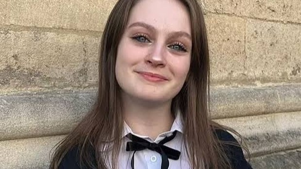 Chloe Pomfret/Foto: Dok. Bored Panda Kisah Chloe Pomfret, perempuan tunawisma yang sukses jadi mahasiswa Oxford