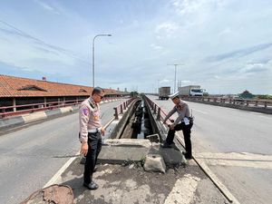 Pemotor Terjun 10 Meter dari Flyover Semarang, Polisi Bakal Pasang Rambu