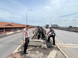 Pemotor Terjun 10 Meter dari Flyover Semarang, Polisi Bakal Pasang Rambu
