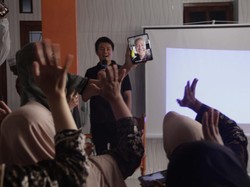 Hebohnya Ratusan Pengajar Situbondo saat Disapa Ganjar via Video Call