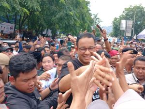 Kampanye di Batam, Anies Pakai Kaus Batam 40+ Kota Maju-Diteriaki Presiden Kampanye di Batam, Anies Pakai Kaus Batam 40+ Kota Maju-Diteriaki Presiden