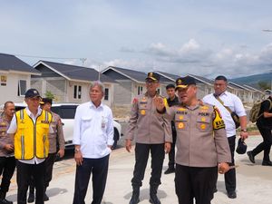 Kapolda Sulteng-Asops Kapolri Tinjau Progres Huntap Korban Gempa dan Tsunami Kapolda Sulteng-Asops Kapolri Tinjau Progres Huntap Korban Gempa dan Tsunami