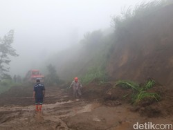 Longsor Tutup Jalan Boyolali-Magelang di Selo