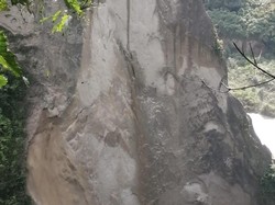 Curah Hujan Tinggi, Tebing di Kawasan Ngarai Sianok Bukittinggi Longsor