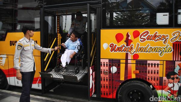 Melihat Semangat Siswa ke Sekolah dengan Bus Ramah Disabilitas