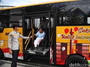 Melihat Semangat Siswa ke Sekolah dengan Bus Ramah Disabilitas Melihat Semangat Siswa ke Sekolah dengan Bus Ramah Disabilitas