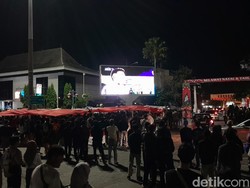 Nobar Vietnam VS Indonesia, Warga Tumpah Ruah di Halaman Balai Kota Solo