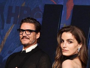 Pedro Pascal Ditemani Adiknya yang Transgender di Emmy Awards