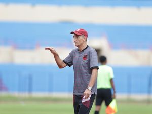 Resmi! Persis Solo Perpanjang Kontrak Coach Milomir Seslija Resmi! Persis Solo Perpanjang Kontrak Coach Milomir Seslija